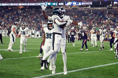 Bettors banking on Eagles resurgence, Cowboys  .
